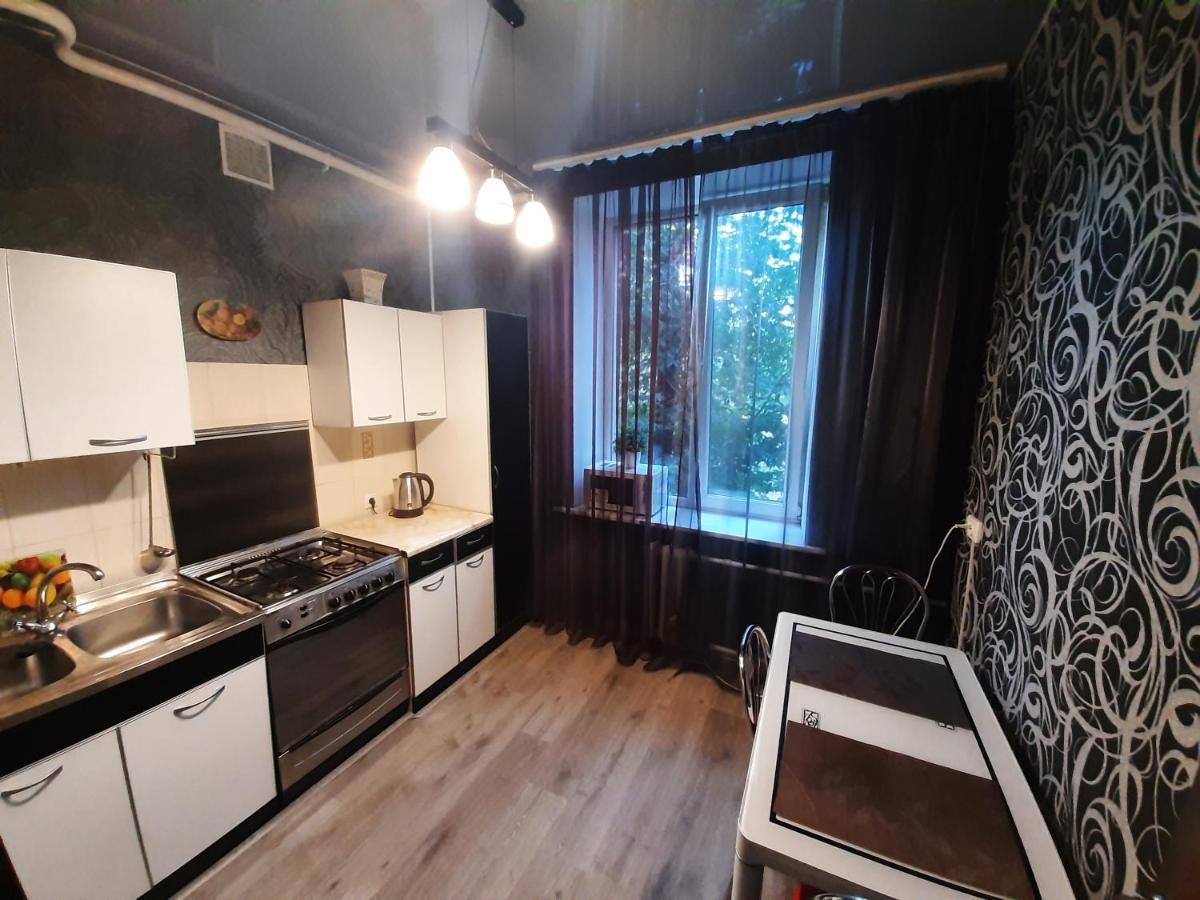 Apartment 2 Bed Rooms Near Aristokrat Zaporizhia Екстериор снимка